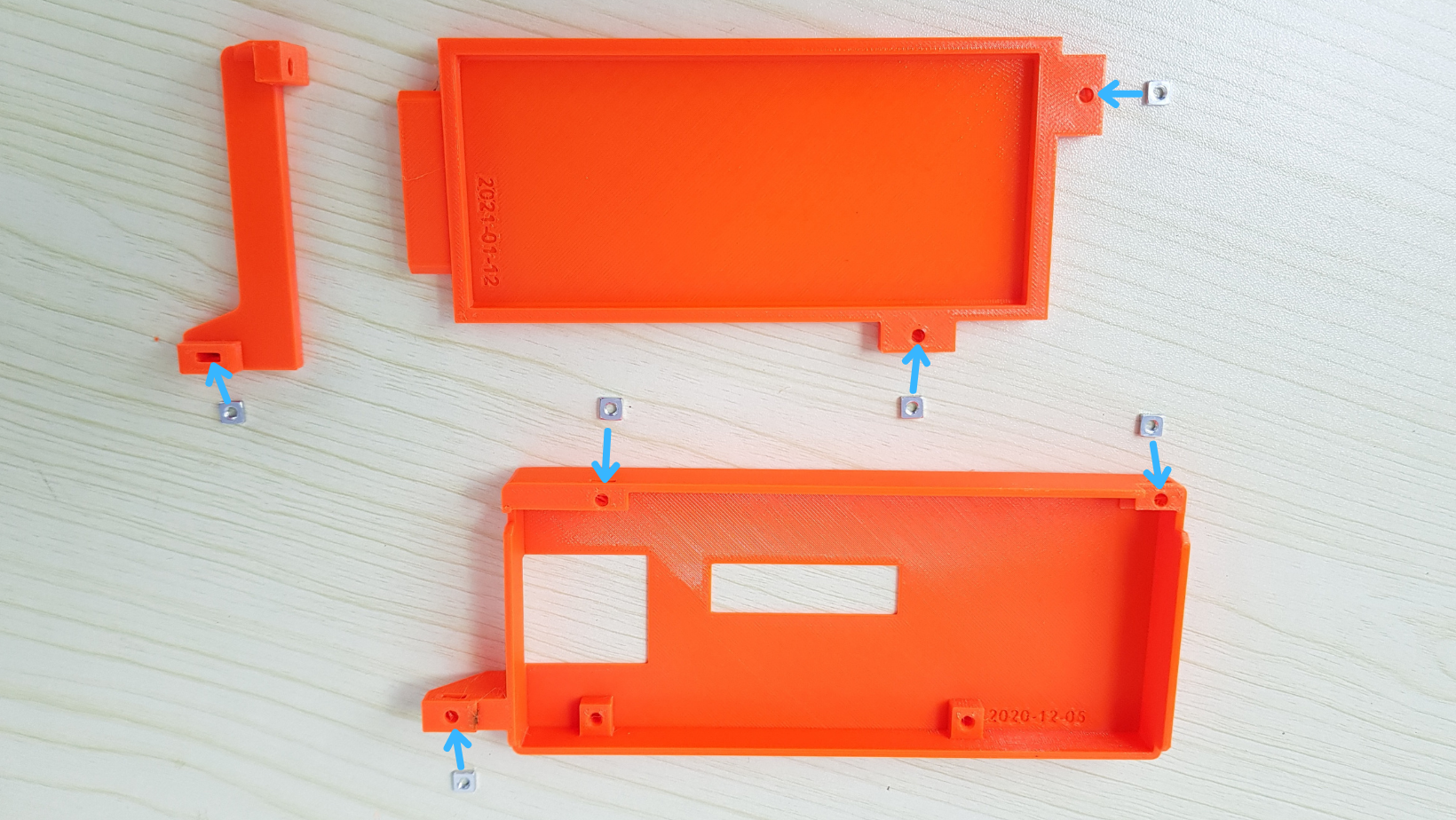 Prusabox - img129 - insert nuts on panel parts