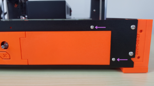 Prusabox - img138 - place screw on slot cover